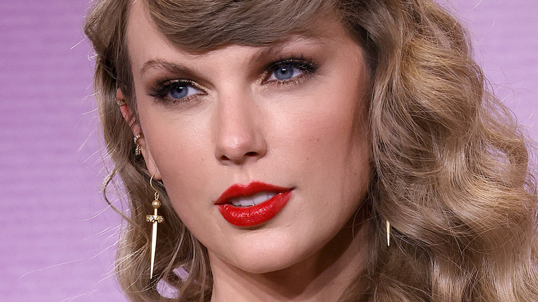 Taylor Swift posing on the red carpet