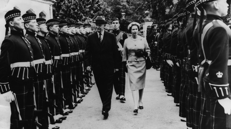 Dwight Eisenhower and Queen Elizabeth both walking