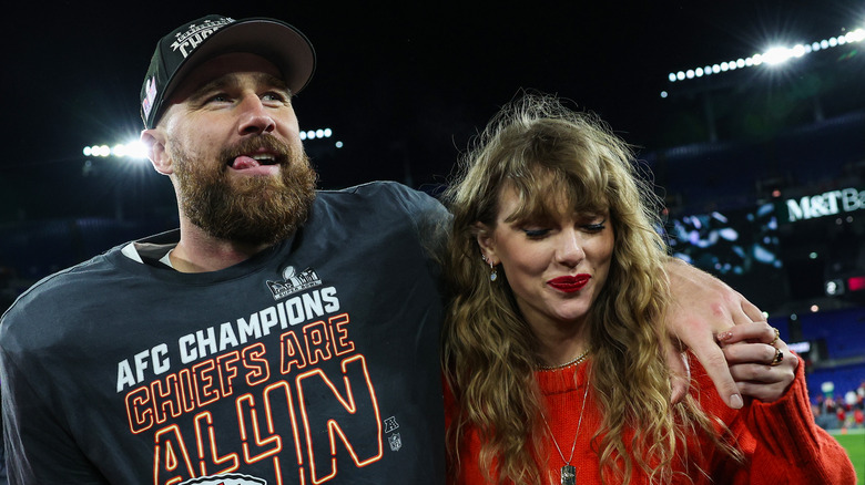 Travis Kelce and Taylor Swift smiling