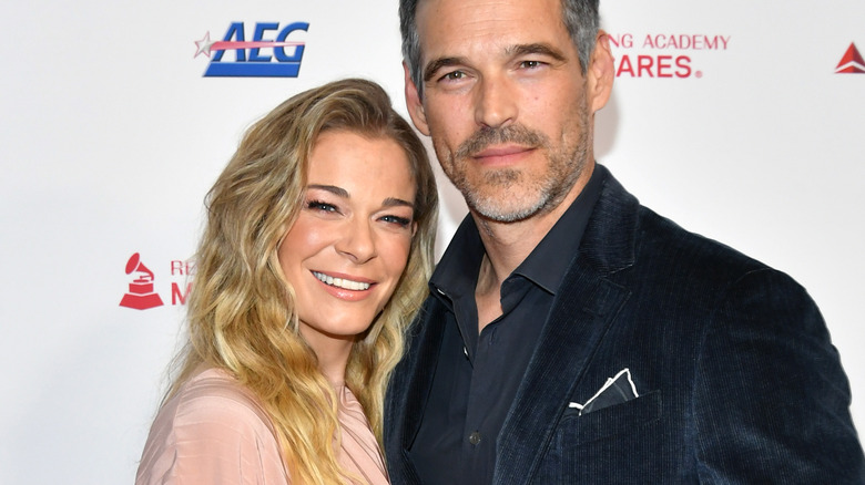 LeAnna Rimes and Eddie Cibrian smiling