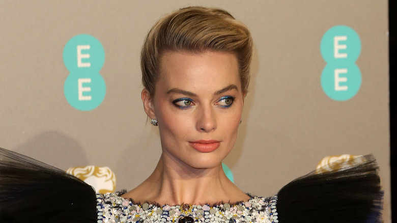 Margot Robbie posing
