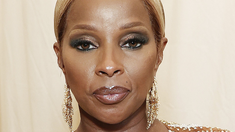 Mary J. Blige gazing in front
