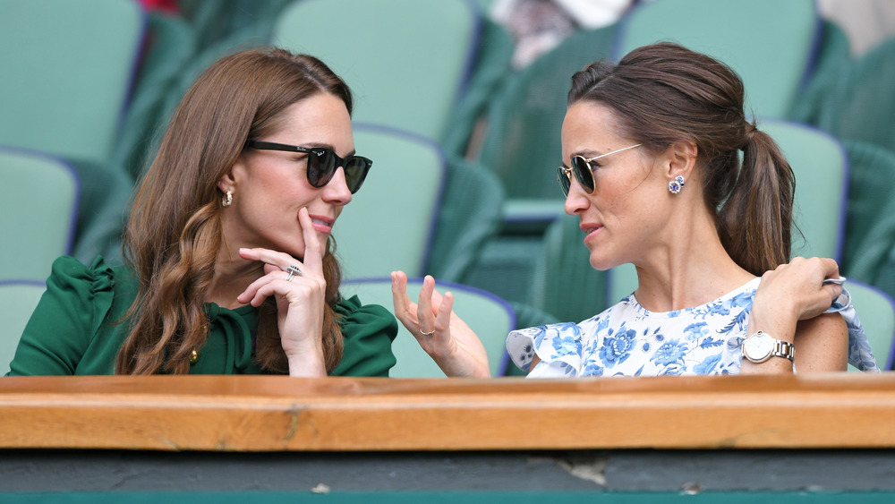 Kate Middleton, Pippa Middleton, talking