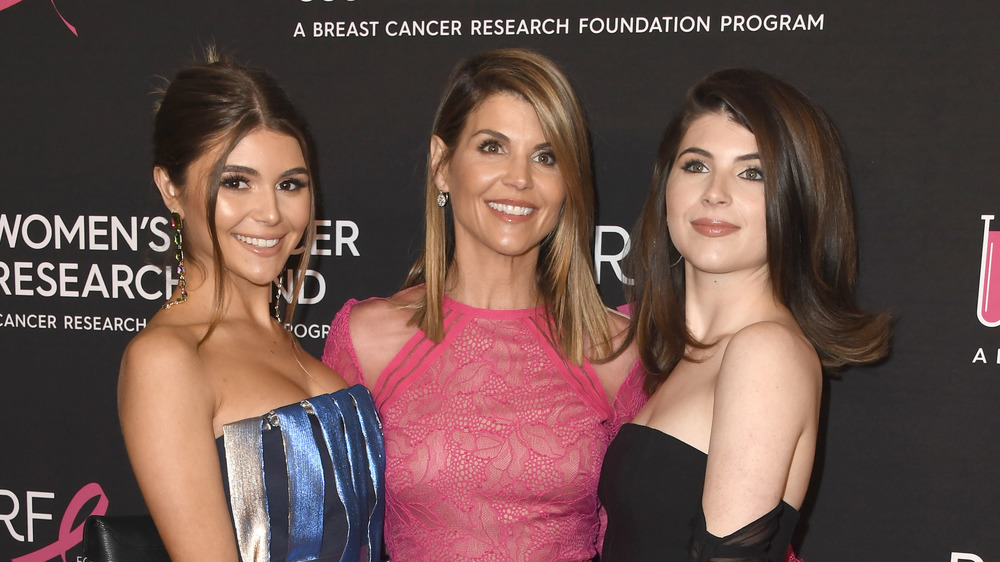 Olivia Jade & Bella Giannulli and Lori Loughlin 