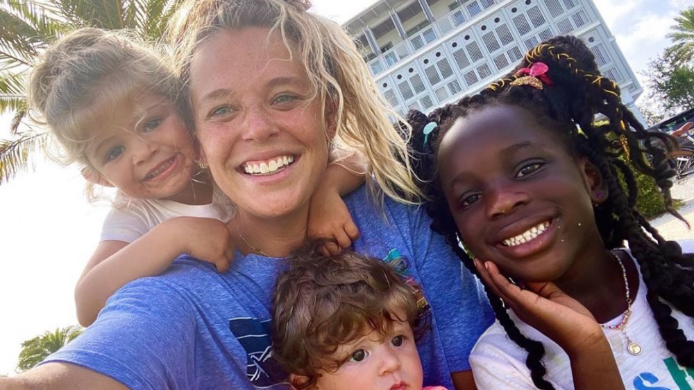 Lauren Akins selfie with kids