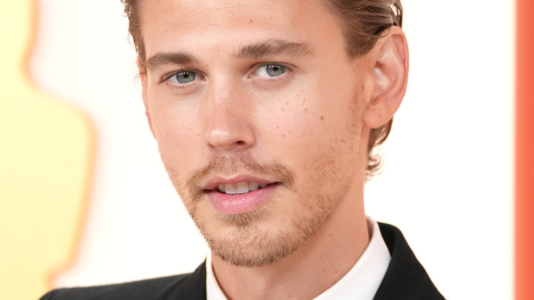 Austin Butler posing