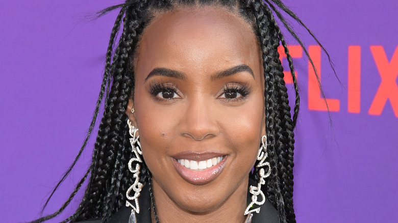 Kelly Rowland smiling