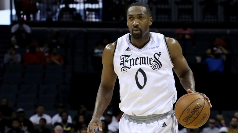 Gilbert Arenas playing basketball