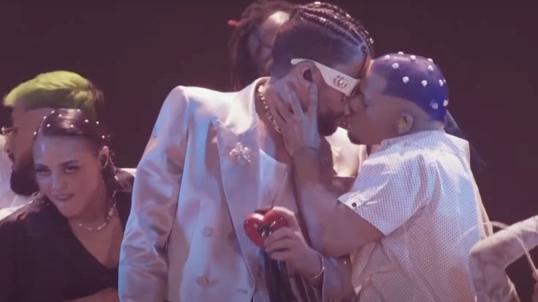 Bad Bunny VMA kiss