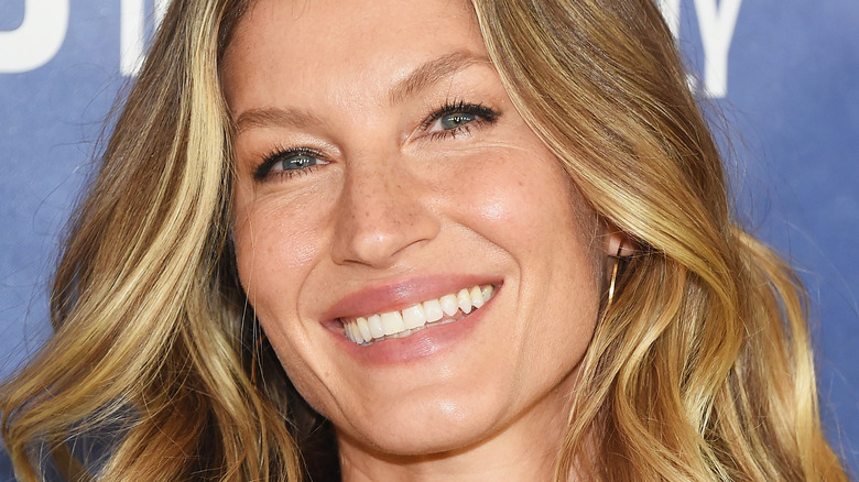 Gisele Bundchen sming