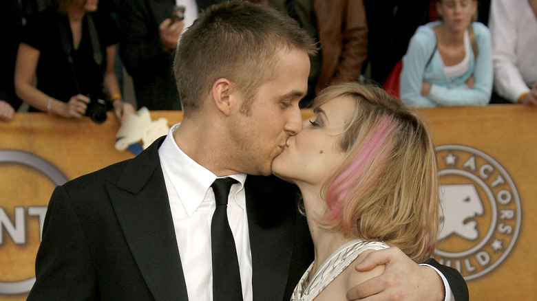 Ryan Gosling kissing Rachel McAdams