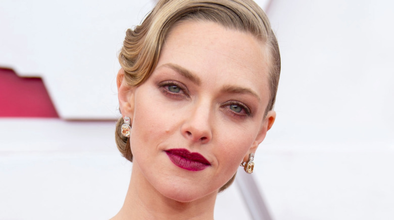 Amanda Seyfried Oscars red carpet