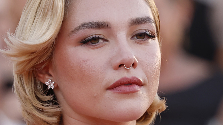 Florence Pugh posing on the red carpet