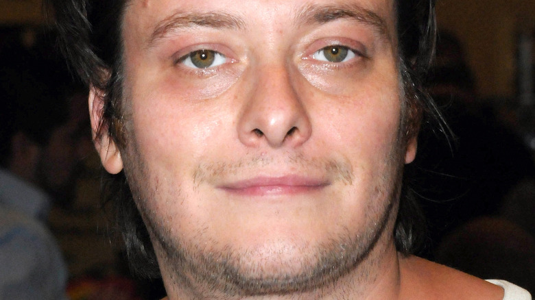 Edward Furlong faintly smiling