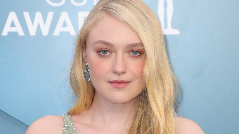 Dakota Fanning posing for a photo