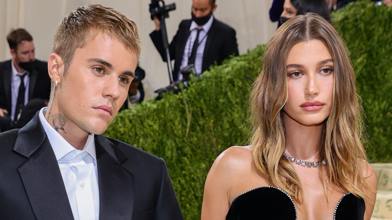 Justin Bieber and Hailey Baldwin posing