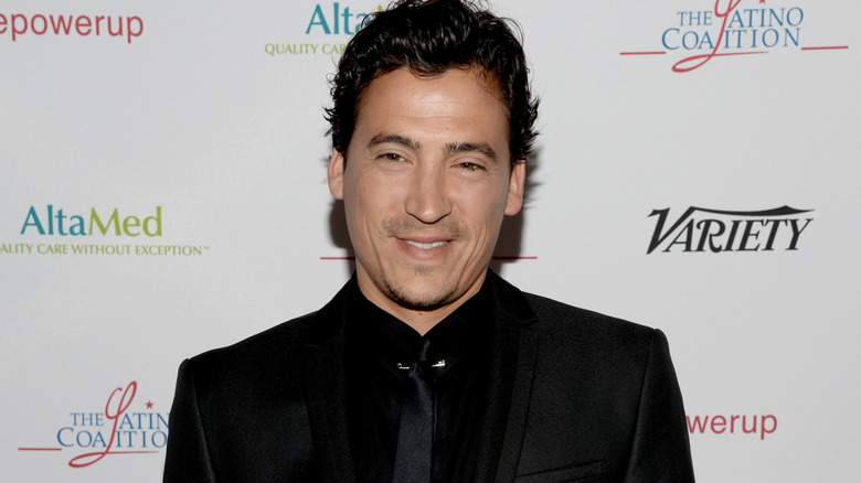 Andrew Keegan on red carpet smiling