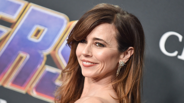 Linda Cardellini on the red carpet