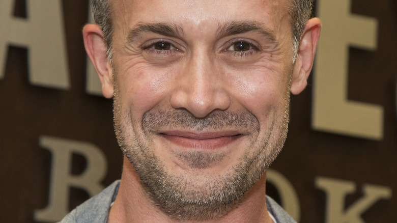 Freddie Prinze Jr. smiling