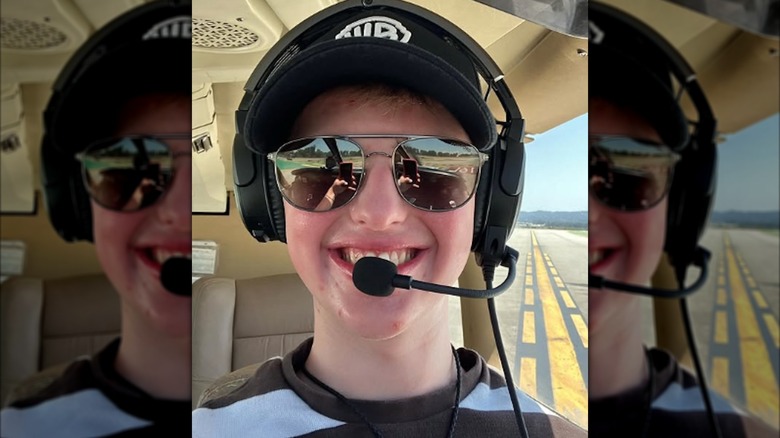 Iain Armitage smiling while in the cockpit of an aircaft