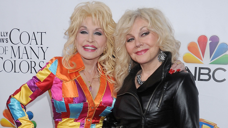 Dolly and Stella Parton posing at premiere of Warner Bros. Television's Dolly Parton's Coat Of Many Colors