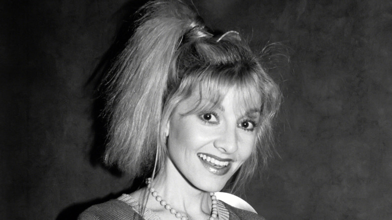 Stella Parton posing for cameras in 1982