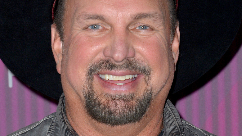 Smiling Garth Brooks at the 2019 iHeartRadio Music Awards