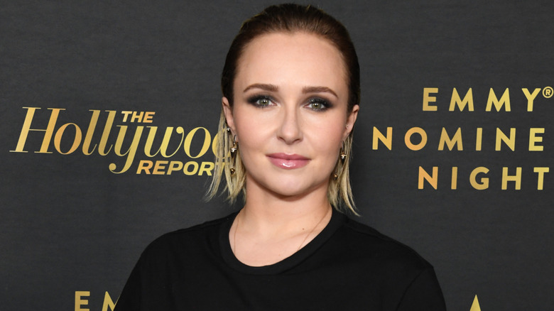 Hayden Panettiere posing on a red carpet.