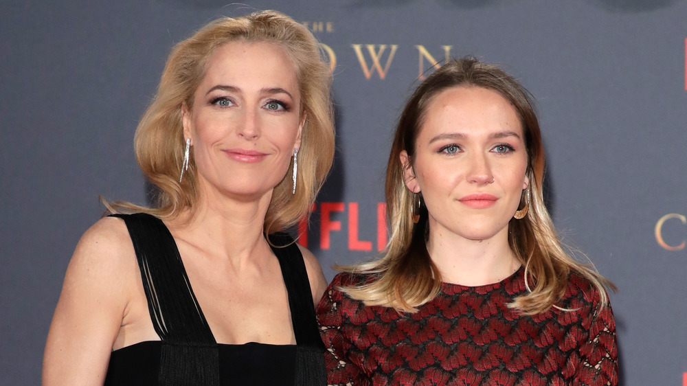Gillian Anderson and Piper Maru Klotz posing together on the red carpet