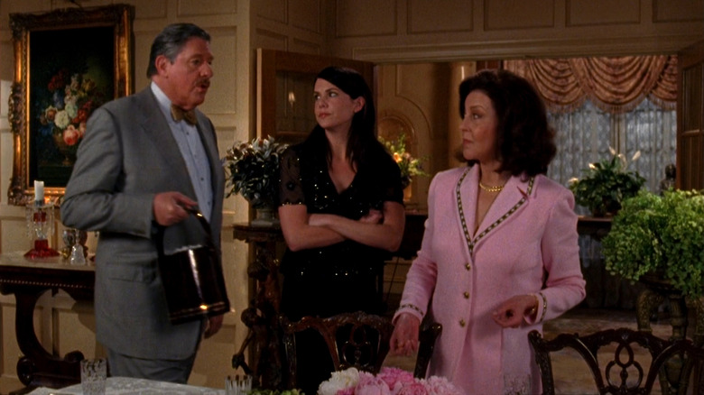 Lorelai (Lauren Graham) argues with Richard (Edward Herrmann) and Emily (Kelly Bishop) in "How Many Kropogs to Cape Cod?"