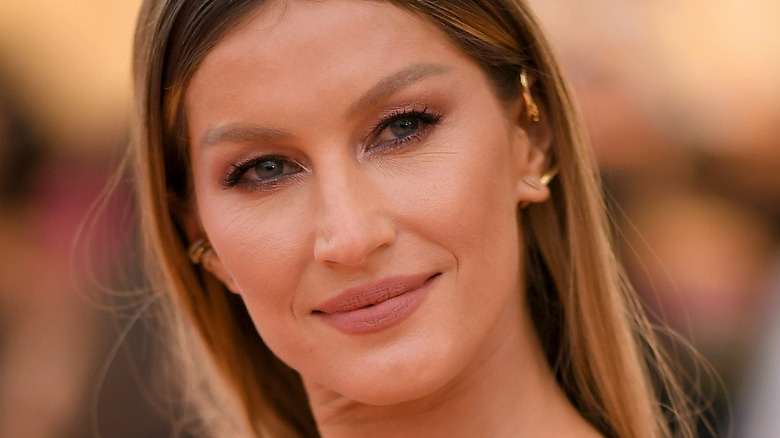 Gisele Bündchen smiling in pink lipstick