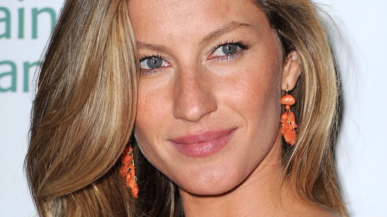 Gisele Bündchen orange earrings