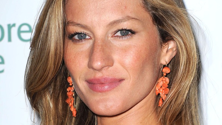 Gisele Bundchen smiling in 2009