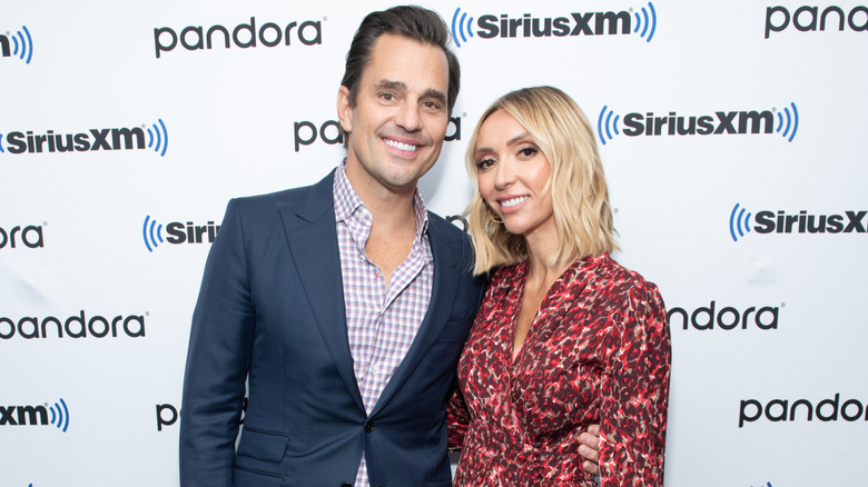 Giuliana and Bill Rancic posing