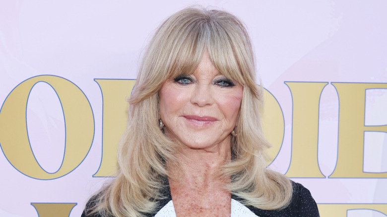 Goldie Hawn smiling without teeth