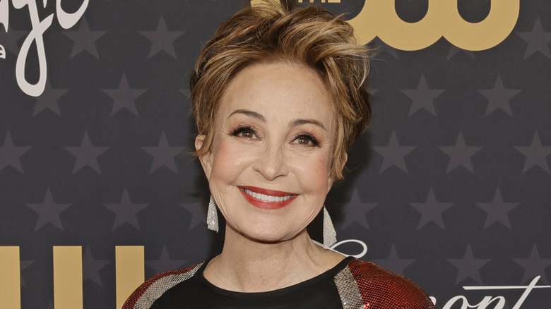 Dressed in a black shimmery red number, Annie Potts is all smiles.