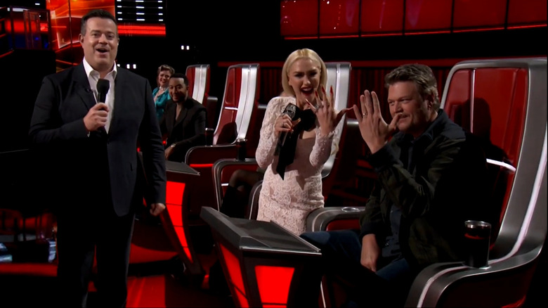Gwen Stefani and Blake Shelton showing off their wedding rings