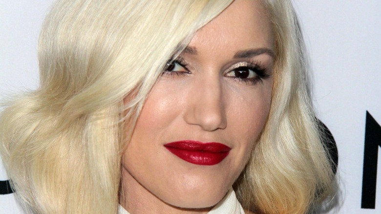 Gwen Stefani hair over eye