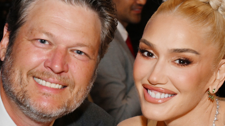 Blake Shelton and Gwen Stefani smiling