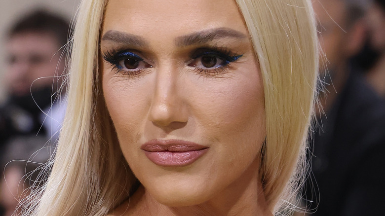 Gwen Stefani blonde long hair not smiling 