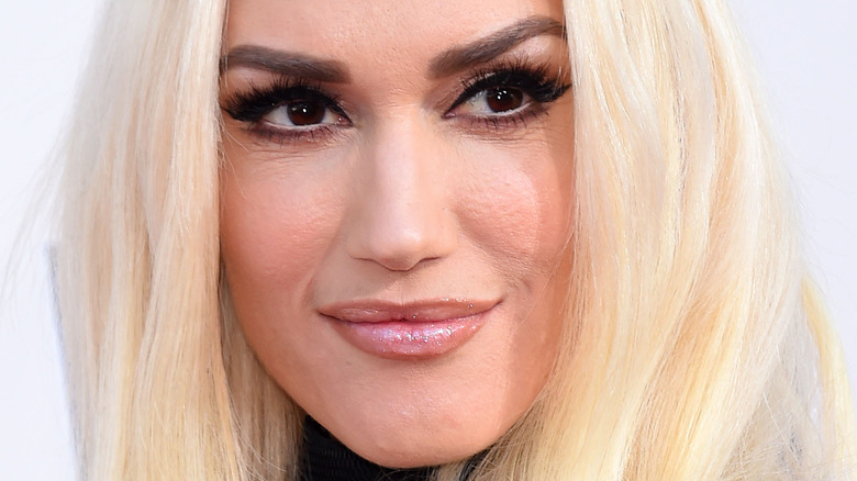 Gwen Stefani posing on the red carpet 