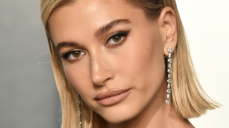 Hailey Bieber red carpet head tilt