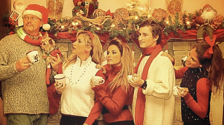 Jessie James Decker family posing for Christmas photo