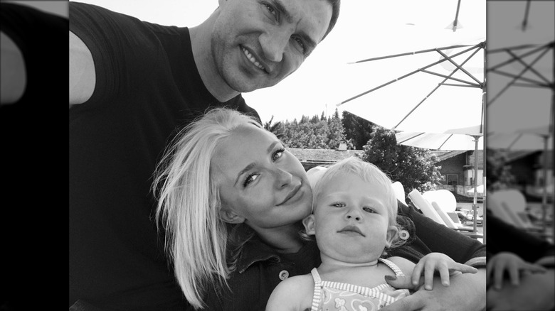 Wladimir Klitschko, Hayden Panettiere, and Kaya posing for a selfie