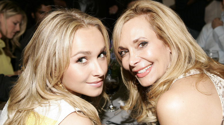Hayden P﻿anettiere and Lesley Vogel posing