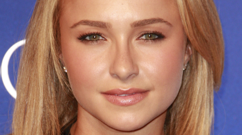Hayden Panettiere posing on the red carpet