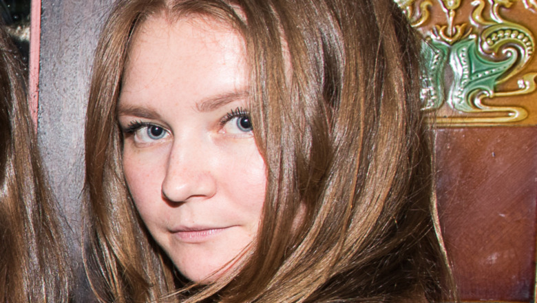 Anna Delvey, posing