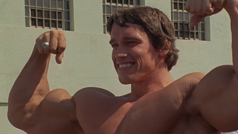 Arnold Schwarzenegger flexing in Pumping Iron