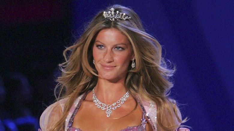 Gisele Bundchen walking runway