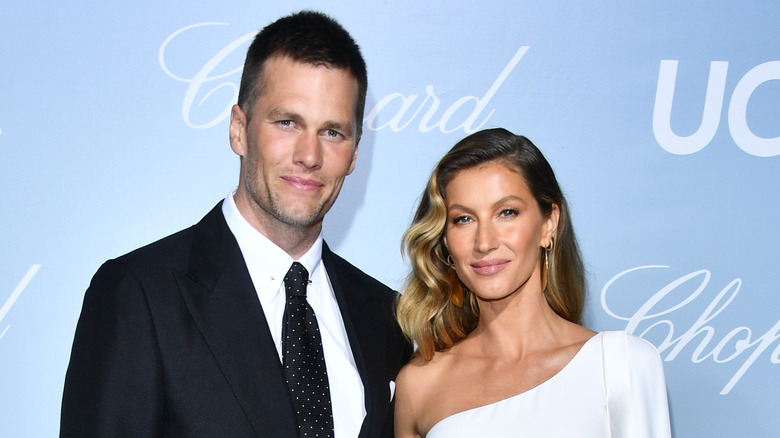 Tom Brady and Gisele Bündchen posing